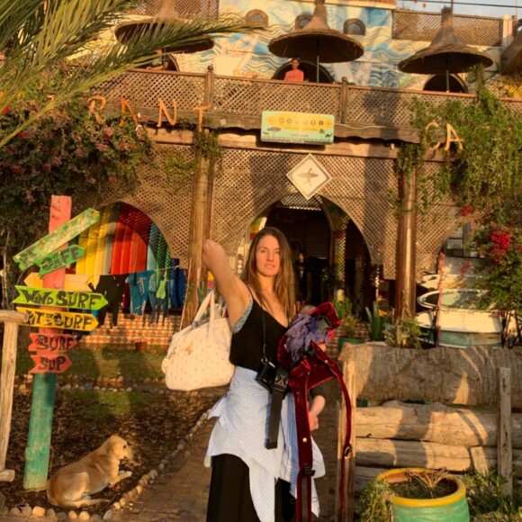 Pierre Niney et sa compagne Natasha Andrews en vacances avec leur deux filles, Billie et Lola, sur Instagram, le 12 décembre 2019.