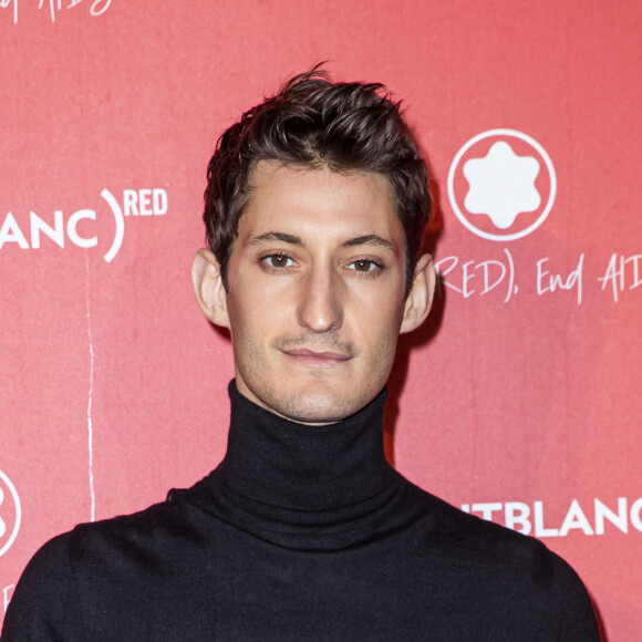 Semi Exclusif - Pierre Niney au photocall de la soirée Montblanc du lancement de la collection (Montblanc M) RED au profit de l'association de lutte contre le Sida créée par Bono et Bobby Shriver au restaurant Monsieur Bleu à Paris le 8 octobre 2019. © Olivier Borde / Bestimage