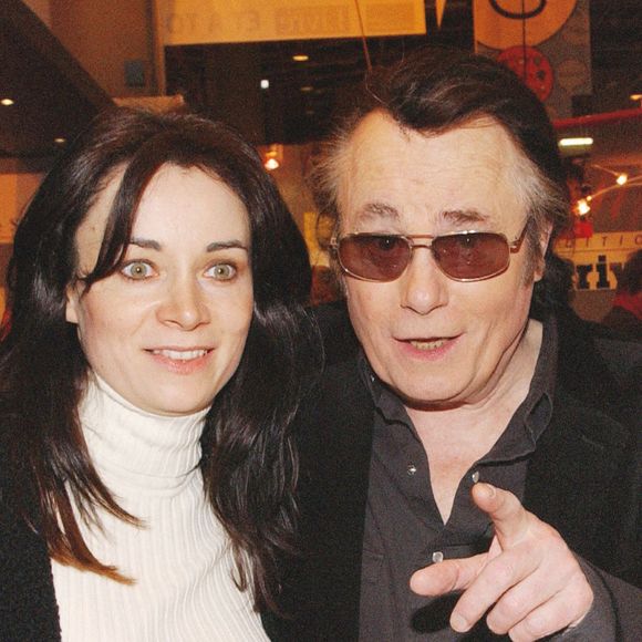 Alain Barriere et sa fille Guénaëlle posent au Salon du livre de Paris. Le 17 mars 2006. @Bruno Klein/ABACAPRESS.COM