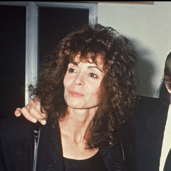 Archives - Alain Barrière et sa femme Anièce dans les coulisses de l'émission "Sacrée soirée". Le 12 janvier 1989.