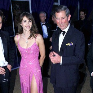 Elizabeth Hurley et le prince Charles à Londres, le 10 juin 1999.