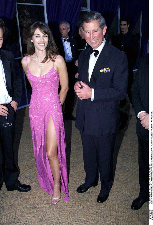 Elizabeth Hurley et le prince Charles à Londres, le 10 juin 1999.