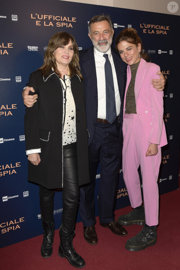 Emmanuelle Seigner, Luca Barbareschi, Morgane Polanski à la première de "J'accuse" à Rome, le 18 novembre 2019.