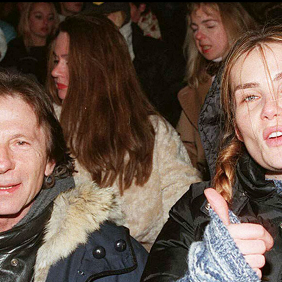 Roman Polanski et Emmanuelle Seigner en couple à Disneyland en 1998.
