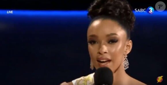 Ophély Mézino, Miss Guadeloupe 2018 et première dauphine de Miss France 2019, a terminé 1ère dauphine de l'élection Miss Monde 2019 (ici, lors de son interview sur scène par Piers Morgan), qui a couronné la Miss Jamaïque Toni-Ann Singh, le 14 décembre 2019 à Londres.