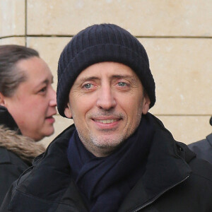 Le comédien Gad Elmaleh à la sortie des studios de la radio RTL à Paris le 12 décembre 2019. © Jonathan Rebboah / Panoramic / Bestimage
