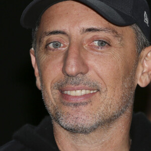 Gad Elmaleh lors de la présentation du logo des Jeux Olympiques et Paralympiques "Paris 2024" dévoilé au cinéma "Le Grand Rex" à Paris, le 21 octobre 2019.