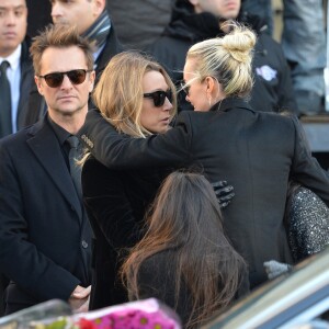 Le président Emmanuel Macron, David Hallyday, Laura Smet, Laeticia Hallyday et ses filles Joy et Jade - Arrivées des personnalités en l'église de La Madeleine pour les obsèques de Johnny Hallyday à Paris le 8 decembre 2017. © Veeren/Bestimage