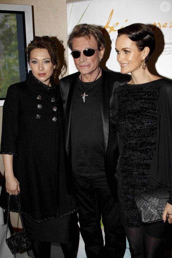 Exclusif - Laura Smet, Johnny Hallyday et Laeticia Hallyday - Vente aux enchères des poupées "Frimousses des créateurs" au profit de l'Unicef à l'hôtel des ventes Drouot, à Paris, le 13 décembre 2011.