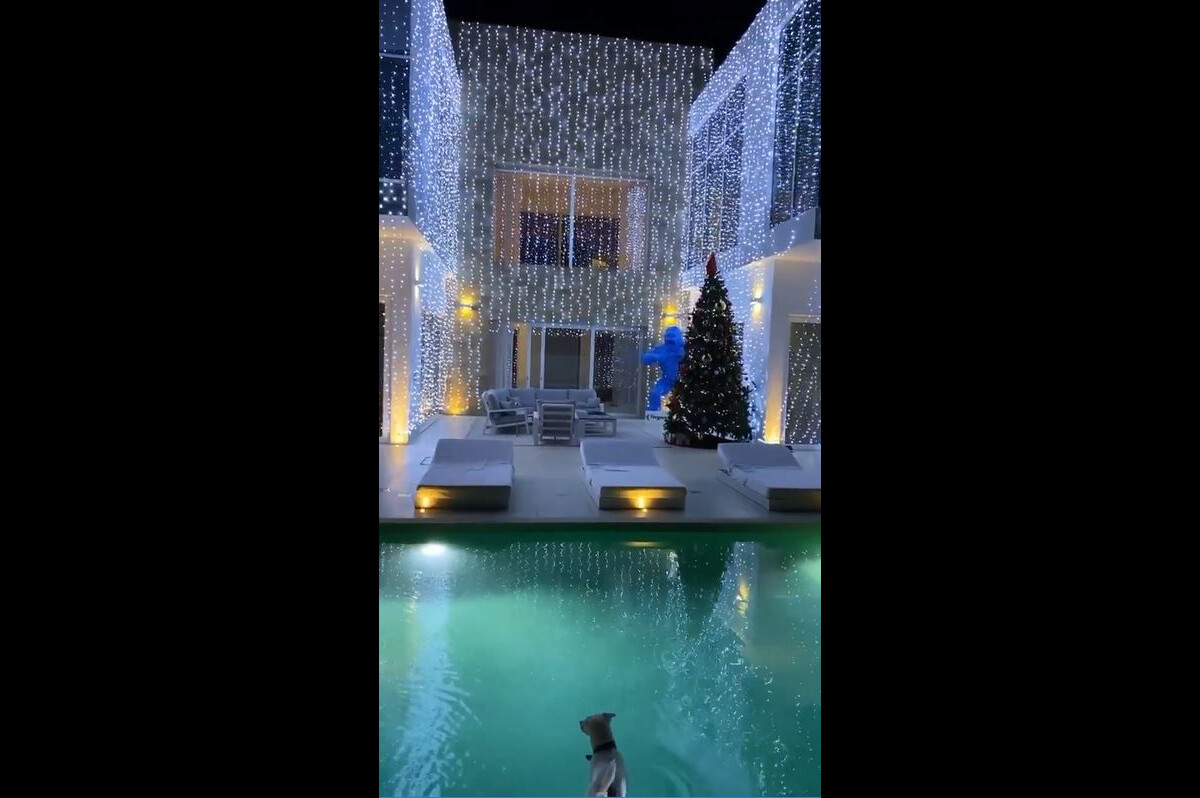 Photo : La maison de Nabilla à Dubai, pour Noël. Décembre 2019