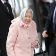 La reine Elisabeth II d'Angleterre arrive à la gare Kings Lynn pour se rendre à Sandringham House où elle passe les fêtes de fin d'année le 20 décembre 2019. © imago / Panoramic / Bestimage. 20/12/2019 - Kings Lynn