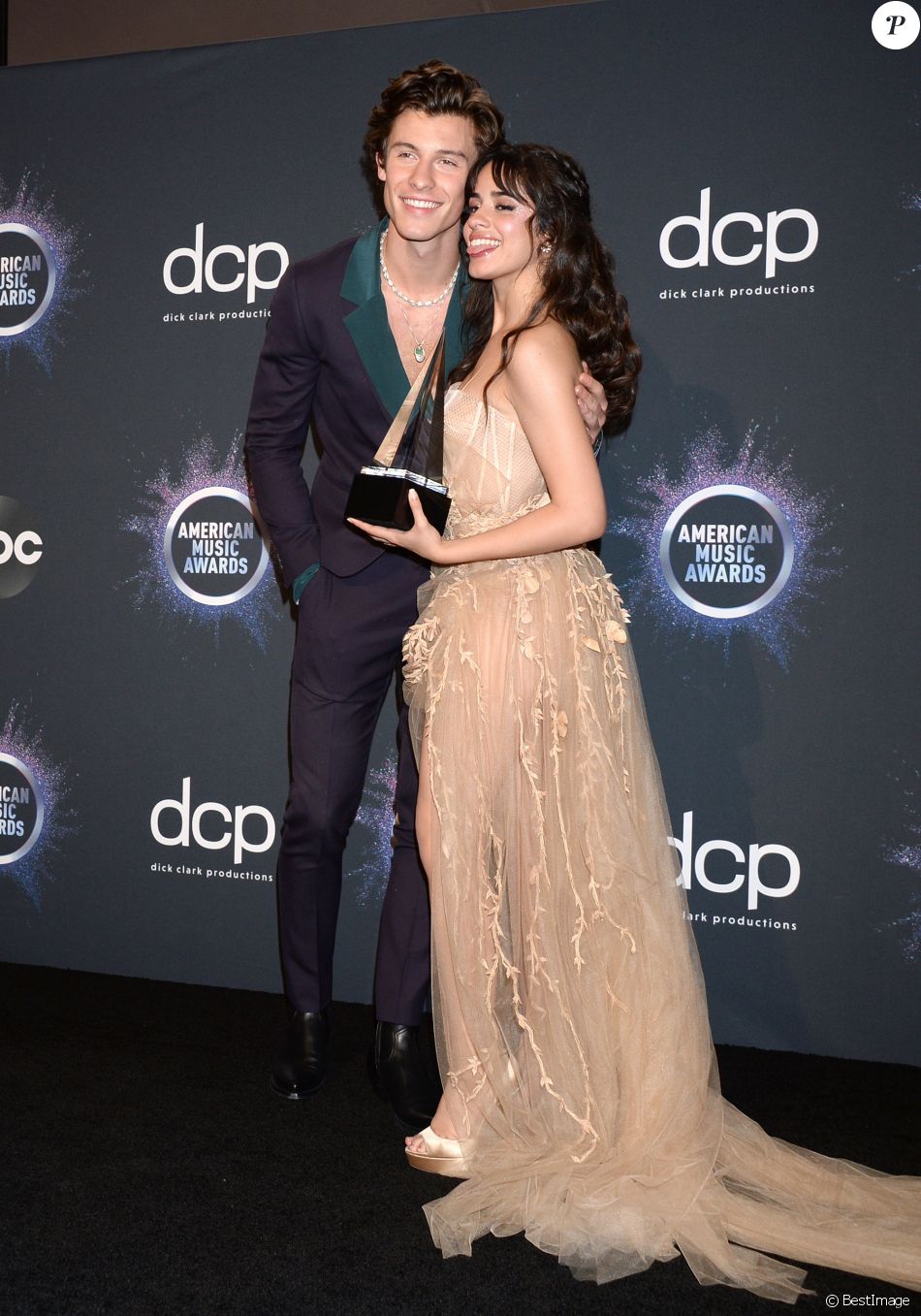 Shawn Mendes et Camila Cabello à la press room de la 47ème soirée