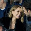 Caroline Receveur et son compagnon Hugo Philip dans les tribunes lors du match de Ligue 1 "PSG - OM (4-0)" au Parc des Princes, le 27 octobre 2019. © Cyril Moreau/Bestimage