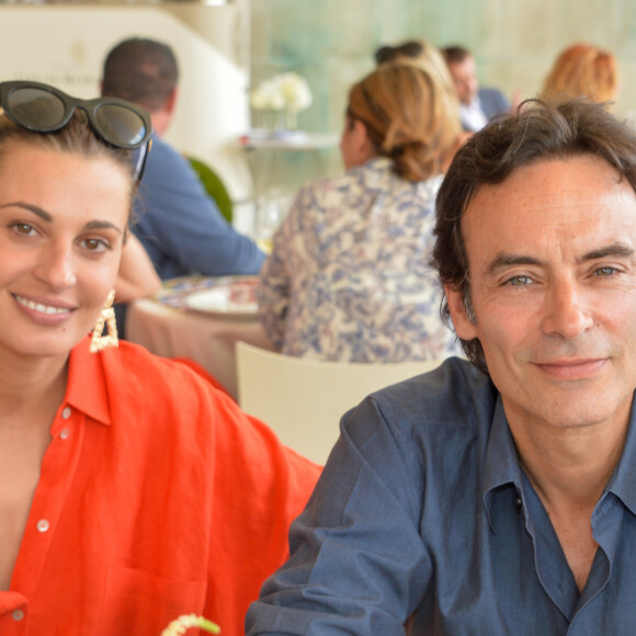 Info - Anthony Delon en couple avec Sveva Alviti - Exclusif - Prix Spécial - No web - Anthony Delon et la comédienne Sveva Alviti lors du Longines Paris Eiffel Jumping au Champ de Mars à Paris, le 7 juillet 2019. © Veeren Ramsamy/Bestimage