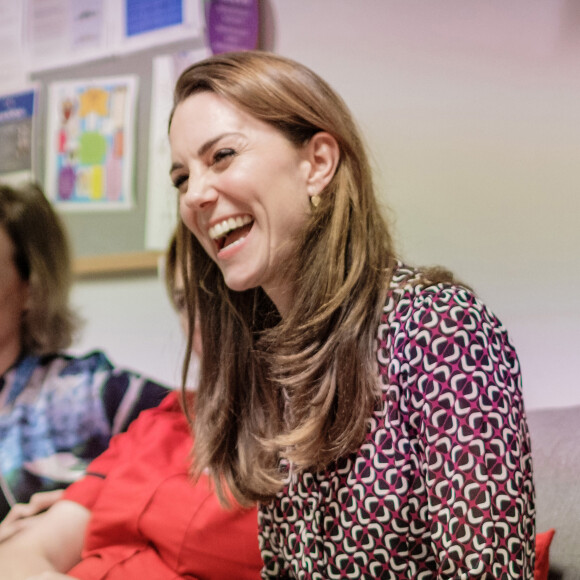 Catherine Kate Middleton, duchesse de Cambridge passe un moment de détente avec le personnel de la maternité de l'hôpital Kingston le 27 décembre 2019