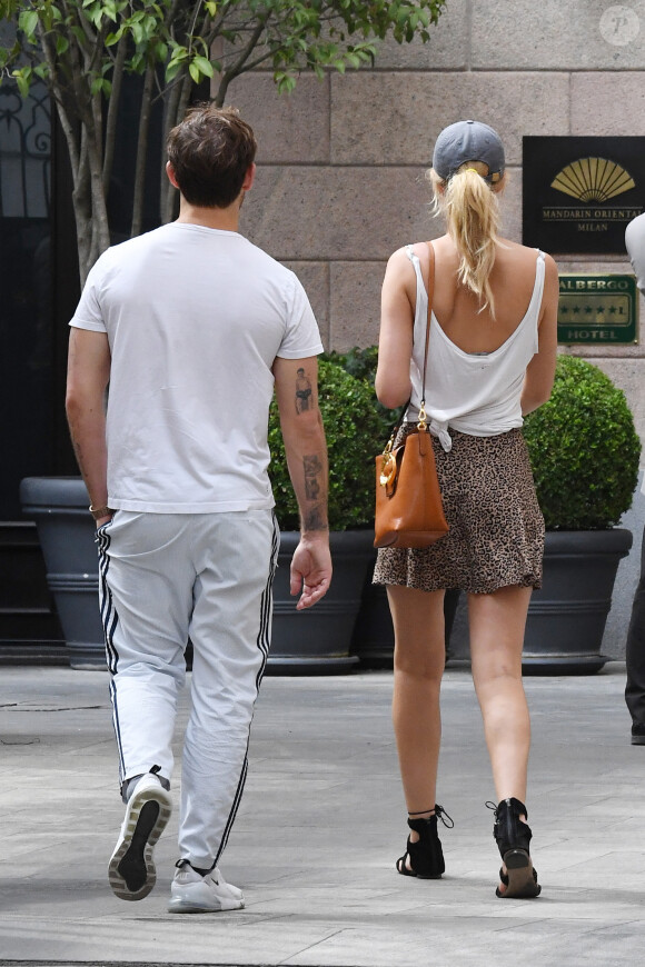 Tony Garrn et son compagnon Alex Pettyfer ont été aperçus dans les rues de Milan en Italie, le 15 juin 2019.