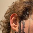 Post Malone se fait tatouer un boulet sur le visage- 31 décembre 2019.