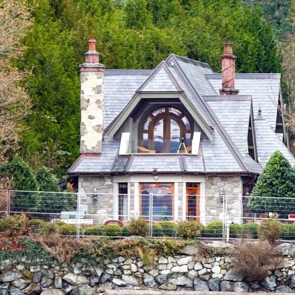 Manteau de cheminée en pierre de Beckham -  Canada