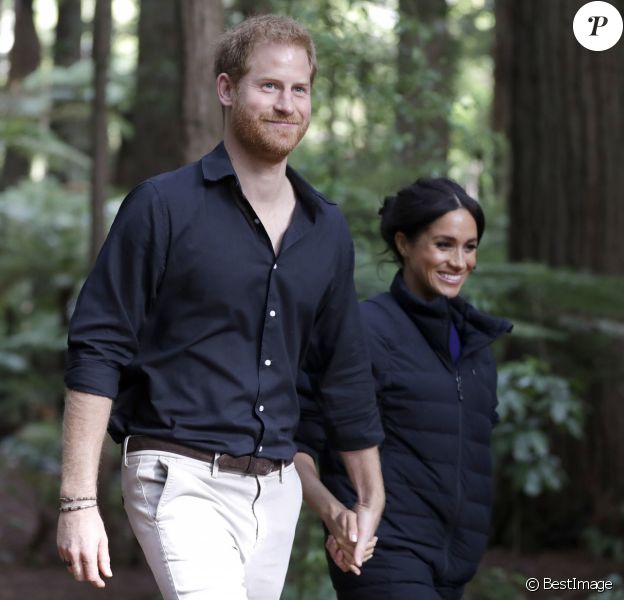 Le prince Harry, duc de Sussex et Meghan Markle, duchesse de Sussex (enceinte) visitent le site Redwoods Tree Walk à Rotorua, Nouvelle Zélande le 31 octobre 2018.