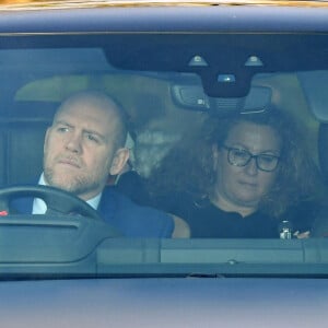 Mike et Zara Tindall arrivent au palais de Buckingham pour le déjeuner de Noël de la reine, le 18 décembre 2019.