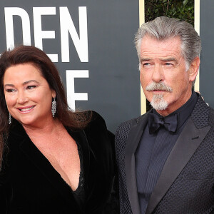 Pierce Brosnan et sa femme Keely Shaye Smith - Photocall de la 77e cérémonie annuelle des Golden Globe Awards au Beverly Hilton Hotel à Los Angeles. Le 5 janvier 2020.