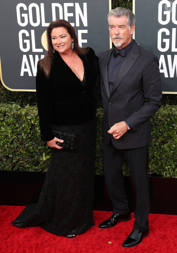 Pierce Brosnan et sa femme Keely Shaye Smith - Photocall de la 77e cérémonie annuelle des Golden Globe Awards au Beverly Hilton Hotel à Los Angeles. Le 5 janvier 2020.