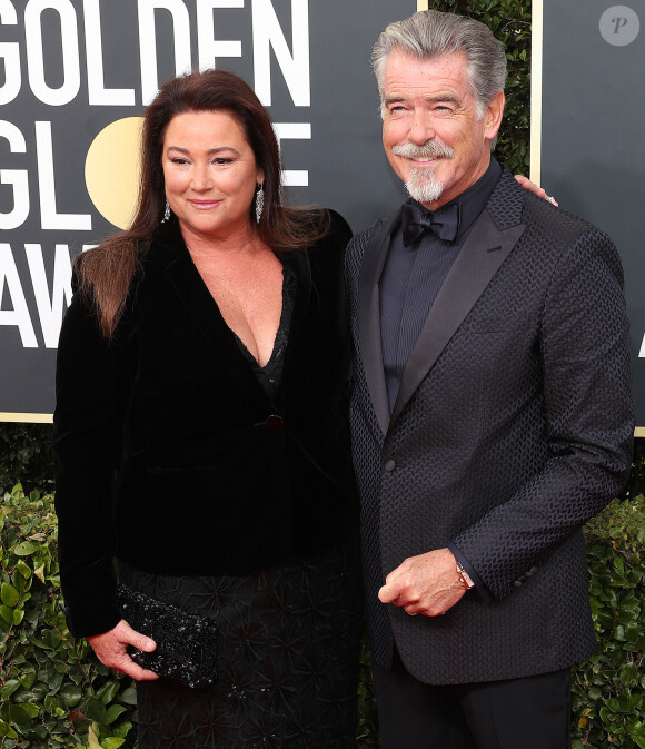 Pierce Brosnan et sa femme Keely Shaye Smith - Photocall de la 77e cérémonie annuelle des Golden Globe Awards au Beverly Hilton Hotel à Los Angeles. Le 5 janvier 2020.