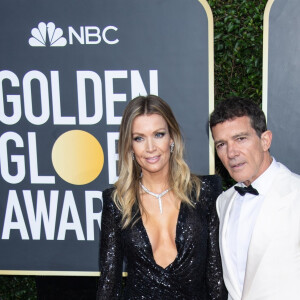 Antonio Banderas et sa compagne Nicole Kimpel - Photocall de la 77e cérémonie annuelle des Golden Globe Awards au Beverly Hilton Hotel à Los Angeles. Le 5 janvier 2020.