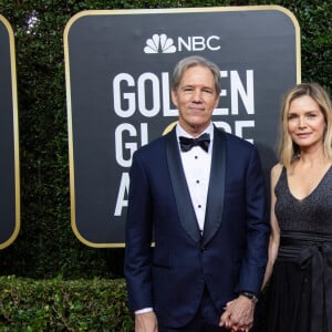 Michelle Pfeiffer et son mari David E. Kelley - Photocall de la 77e cérémonie annuelle des Golden Globe Awards au Beverly Hilton Hotel à Los Angeles. Le 5 janvier 2020.