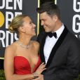 Scarlett Johansson et son fiancé Colin Jost - Photocall de la 77e cérémonie annuelle des Golden Globe Awards au Beverly Hilton Hotel à Los Angeles. Le 5 janvier 2020.