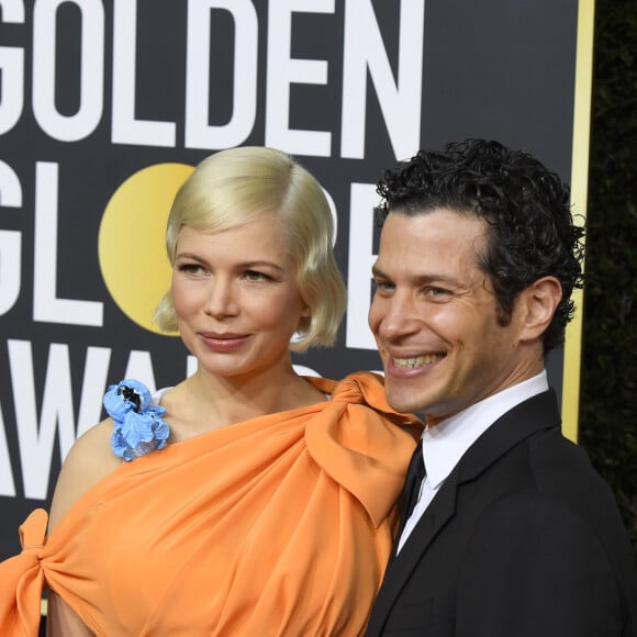 Michelle Williams enceinte et son fiancé Thomas Kail - Photocall de la 77e cérémonie annuelle des Golden Globe Awards au Beverly Hilton Hotel à Los Angeles. Le 5 janvier 2020. © Kevin Sullivan via ZUMA Wire/Bestimage