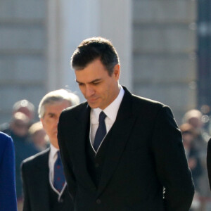 La reine Letizia d'Espagne avec le chef du gouvernement Pedro Sanchez lors de la traditionnelle pâque militaire, premier rendez-vous officiel de l'année civile, le 6 janvier 2020 au palais royal, à Madrid.