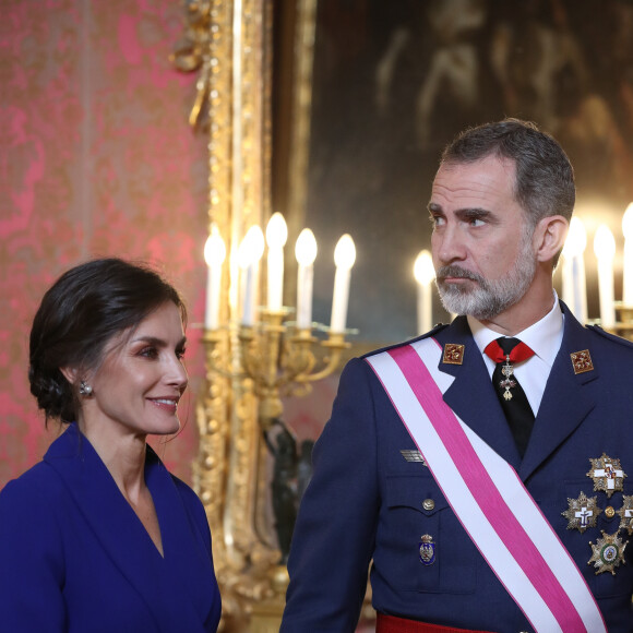 Le roi Felipe VI et la reine Letizia d'Espagne présidaient à la traditionnelle pâque militaire, premier rendez-vous officiel de l'année civile, le 6 janvier 2020 au palais royal, à Madrid.