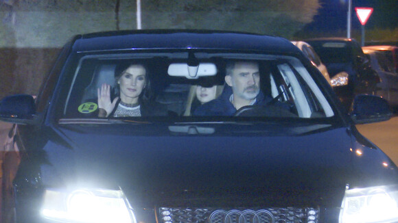 Le roi Felipe VI et la reine Letizia d'Espagne, avec leurs filles l'infante Sofia et la princesse Leonor des Asturies, sont allés prendre le goûter chez Jesus Ortiz pour l'Epiphanie, le 6 janvier 2020, à Madrid.