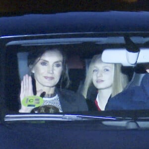 Le roi Felipe VI et la reine Letizia d'Espagne, avec leurs filles l'infante Sofia et la princesse Leonor des Asturies, sont allés prendre le goûter chez Jesus Ortiz pour l'Epiphanie, le 6 janvier 2020, à Madrid.