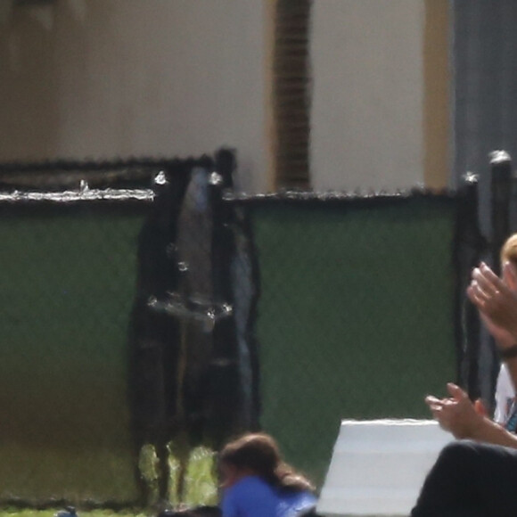 Exclusif - Shakira, Gerard Pique - Shakira et son compagnon sont allés encourager leurs fils lors de leur entrainement de football à Miami, le 30 décembre 2019.
