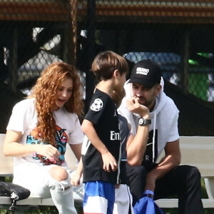 Exclusif - Shakira, Gerard Pique, Milan Pique Mebarak - Shakira et son compagnon sont allés encourager leurs fils lors de leur entrainement de football à Miami, le 30 décembre 2019.