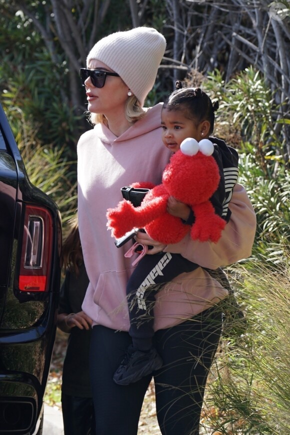 Khloé Kardashian, sa fille True Thompson et sa nièce Penelope Disick (fille de Kourtney Kardashian et Scott Disick) se rendent au centre équestre Calabasas Saddlery. Los Angeles, le 4 janvier 2020.