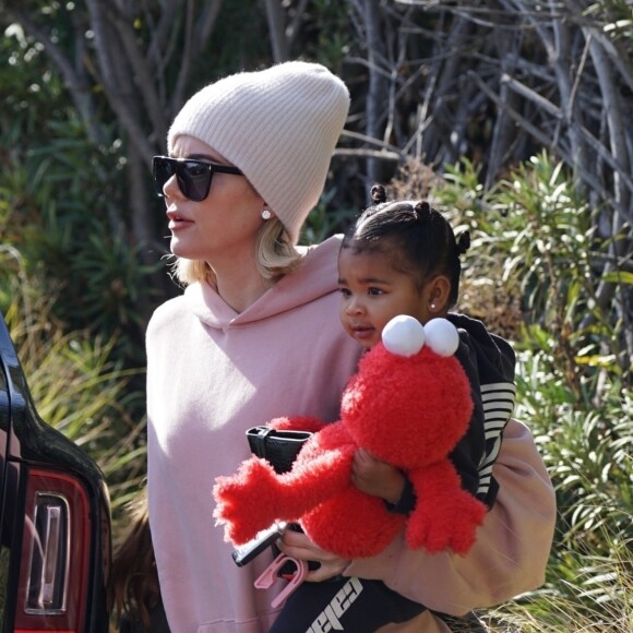 Khloé Kardashian, sa fille True Thompson et sa nièce Penelope Disick (fille de Kourtney Kardashian et Scott Disick) se rendent au centre équestre Calabasas Saddlery. Los Angeles, le 4 janvier 2020.