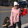 Khloé Kardashian, sa fille True Thompson et sa nièce Penelope Disick (fille de Kourtney Kardashian et Scott Disick) se rendent au centre équestre Calabasas Saddlery. Los Angeles, le 4 janvier 2020.