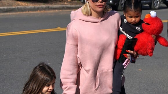 Khloé Kardashian : Sortie shopping avec sa fille True et sa nièce Penelope