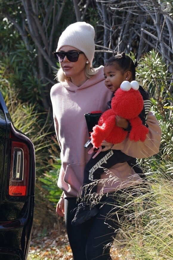 Khloé Kardashian, sa fille True Thompson et sa nièce Penelope Disick (fille de Kourtney Kardashian et Scott Disick) se rendent au centre équestre Calabasas Saddlery. Los Angeles, le 4 janvier 2020.