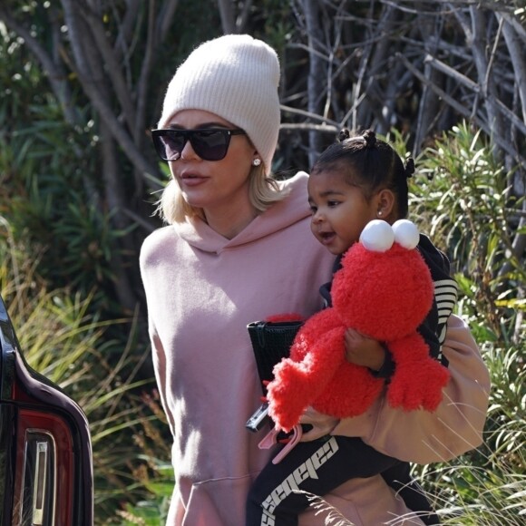 Khloé Kardashian, sa fille True Thompson et sa nièce Penelope Disick (fille de Kourtney Kardashian et Scott Disick) se rendent au centre équestre Calabasas Saddlery. Los Angeles, le 4 janvier 2020.