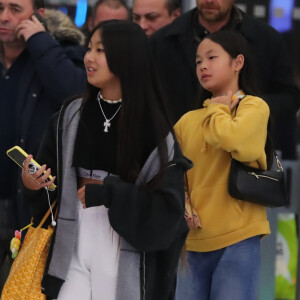 Exclusif - Jade et Joy Hallyday et Pascal Balland - Laeticia Hallyday, son compagnon et toute la famille arrivent à l'aéroport de Paris-Orly après avoir passé des vacances et le nouvel An à Marrakech au Maroc, à Orly, France, le 3 janvier 2020.