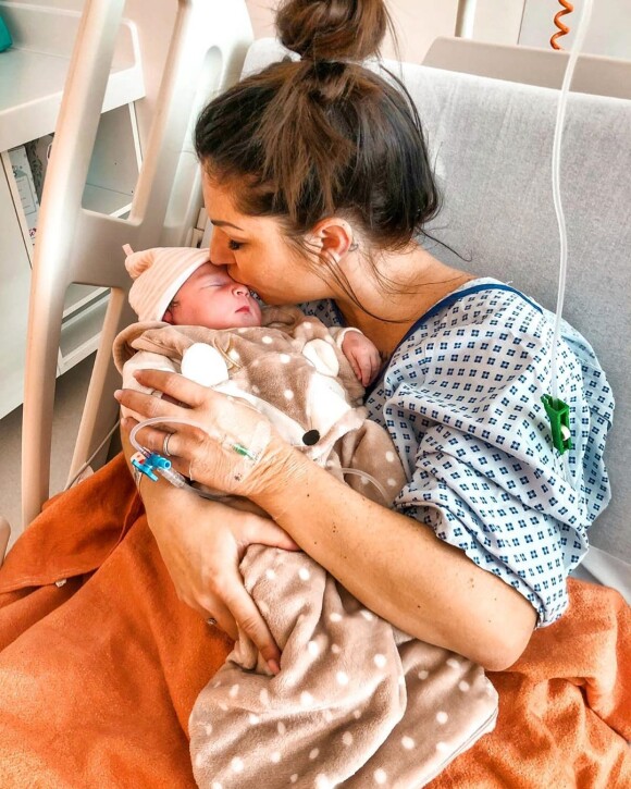 Anaîs Sanson avec sa fille Lila à l'hôpital, le 1er janvier 2020, sur Instagram