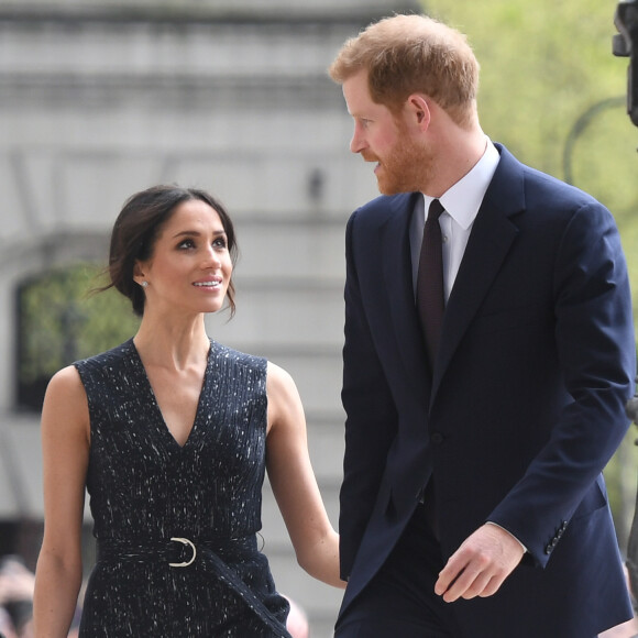 Meghan Markle et le prince Harry à leur arrivée à la cérémonie de commémoration du 25ème anniversaire de l'assassinat de Stephen Lawrence en l'église St Martin-in-the-Fields à Londres. Le 23 avril 2018