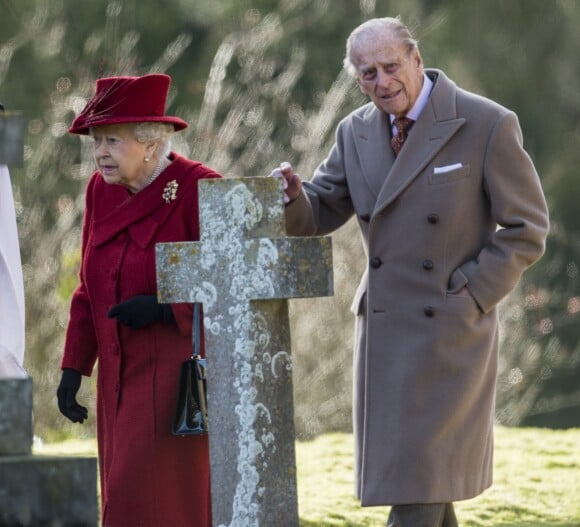 La reine Elisabeth II d'Angleterre et le prince Philip, duc d'Edimbourg se rendent à la messe à l'église Saint-Mary près de Sandringham le 4 février 2018