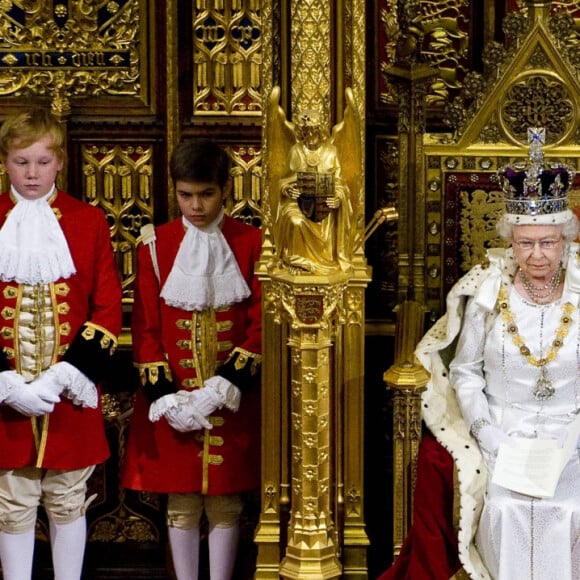 Elizabeth et le prince Philip ouvrent une session du parlement au palais de Westminster en 2012.
