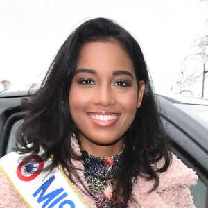 Exclusif - Clémence Botino (Miss France 2020) se rend au siège du groupe TF1 à Boulogne-Billancourt le 16 décembre 2019.