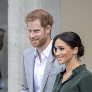 Le prince Harry et Meghan Markle quittent l'université de Chichester's Engineering and Digital Technology Park à Bognor Regis dans le Sussex le 3 octobre 2018.